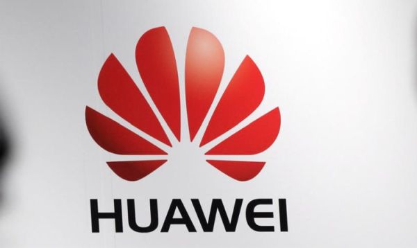 huawei-agilli-televizorunu-tanitdi